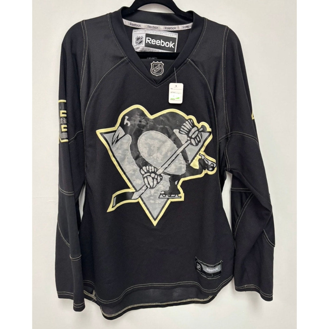 #18 Hockey Jersey USED Mens L