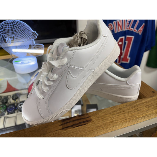 Nike Court Royale Womens Nike Size 7 w/ Box