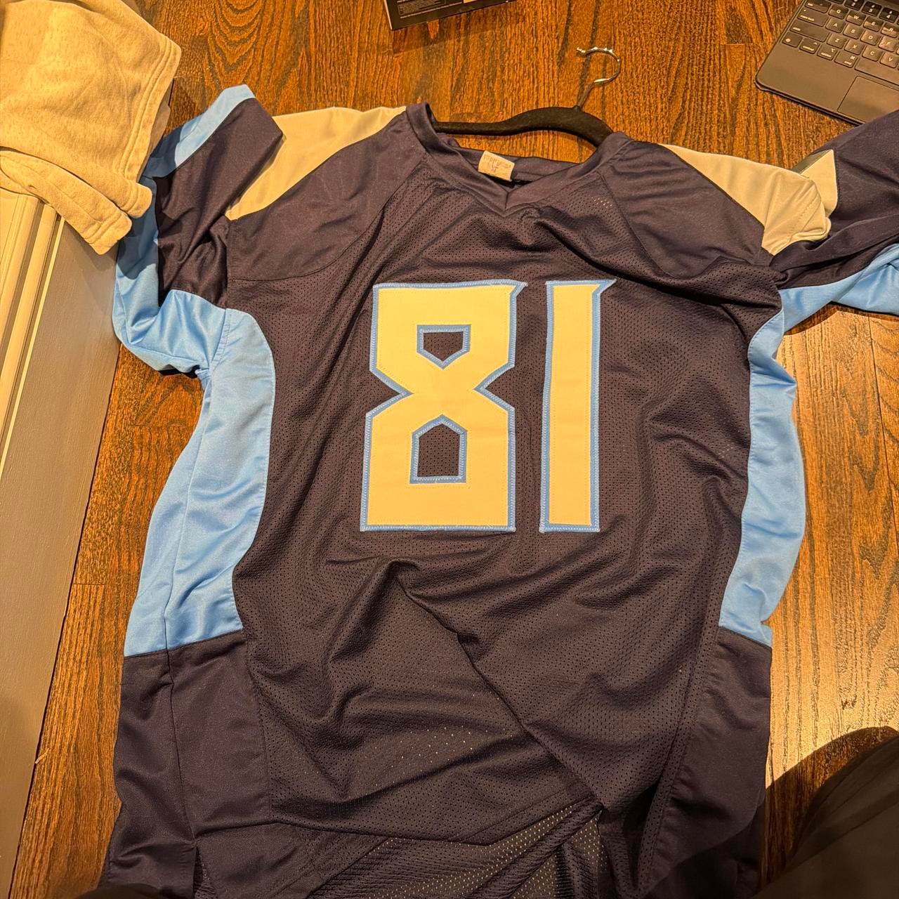Autographed Austin Hooper Titans Jersey w/COA XL