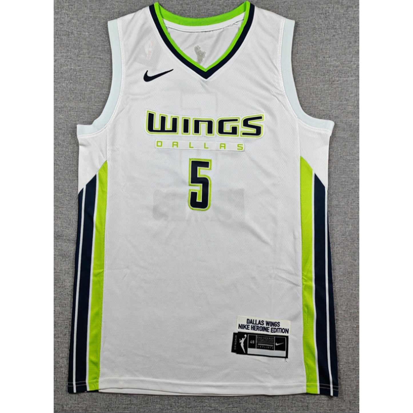 #5 WNBA Basketball Jersey NWT M - Stitched