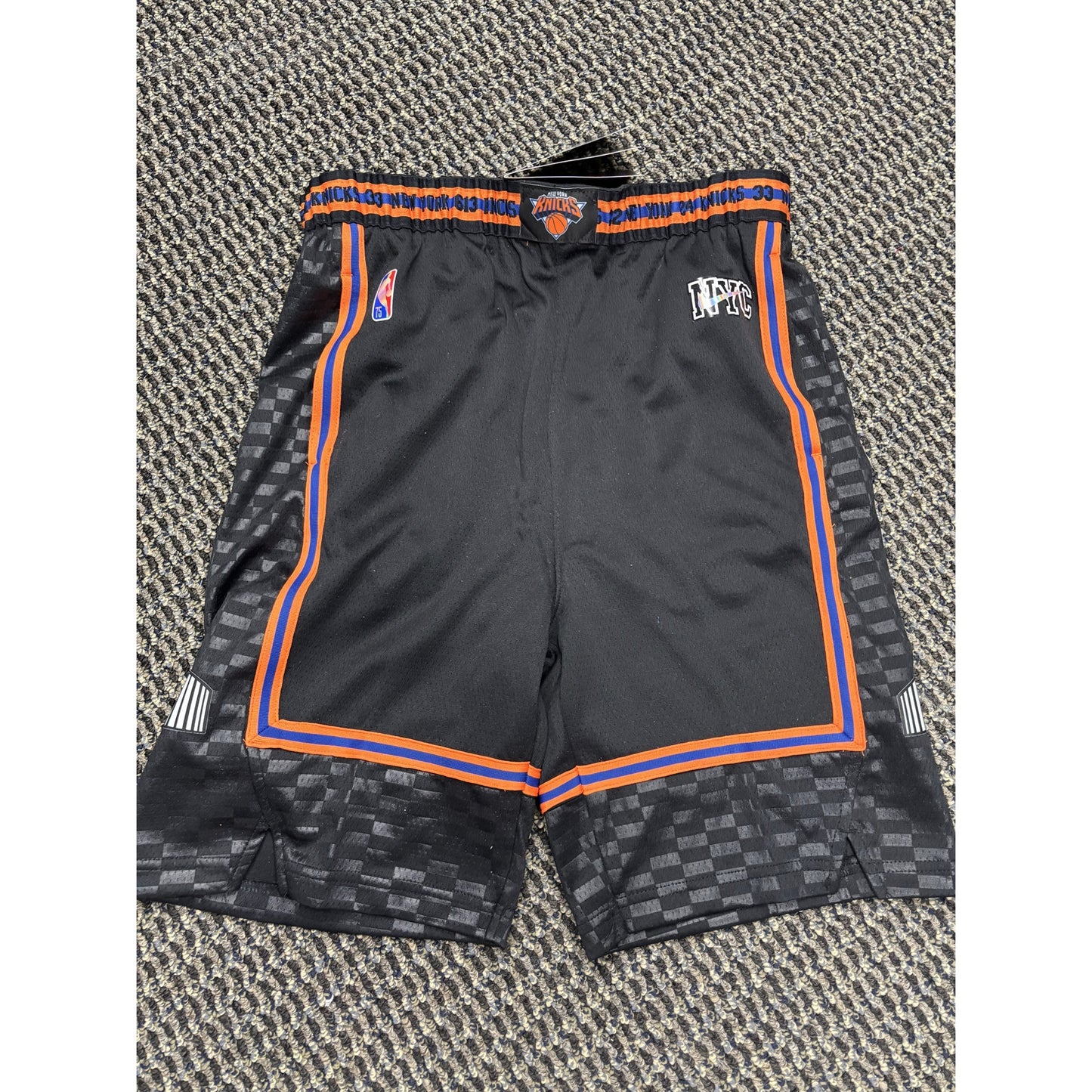 Knicks Basketball Shorts NWT Youth L (14-16)